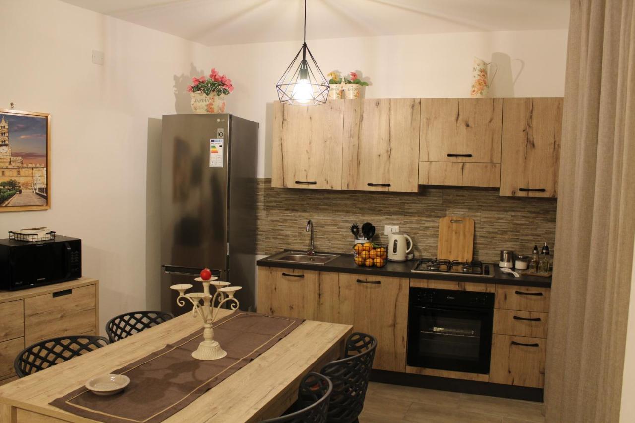 Zisa Home Ai Cantieri Culturali-Facile Posteggio In Strada No Ticket Palermo Ngoại thất bức ảnh